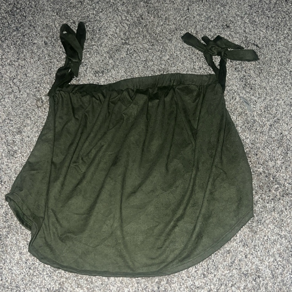 Halter top with ties for the arms